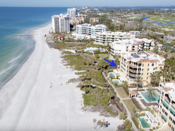 Ultra Posh South end Condo with Private Pool and Spa